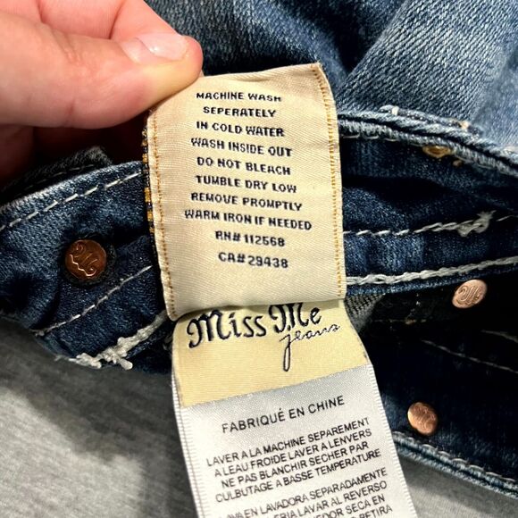 Miss Me Women Jeans 26x22 Blue Low-Rise Fleur-de-Lis Pockets Stretch Denim Capri - Picture 6 of 11